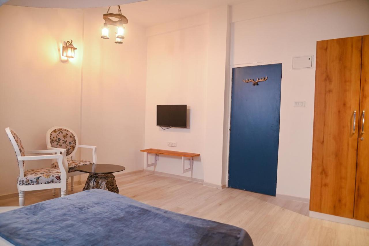The Voyage - Cafe Hostel Cowork Pune Exterior foto